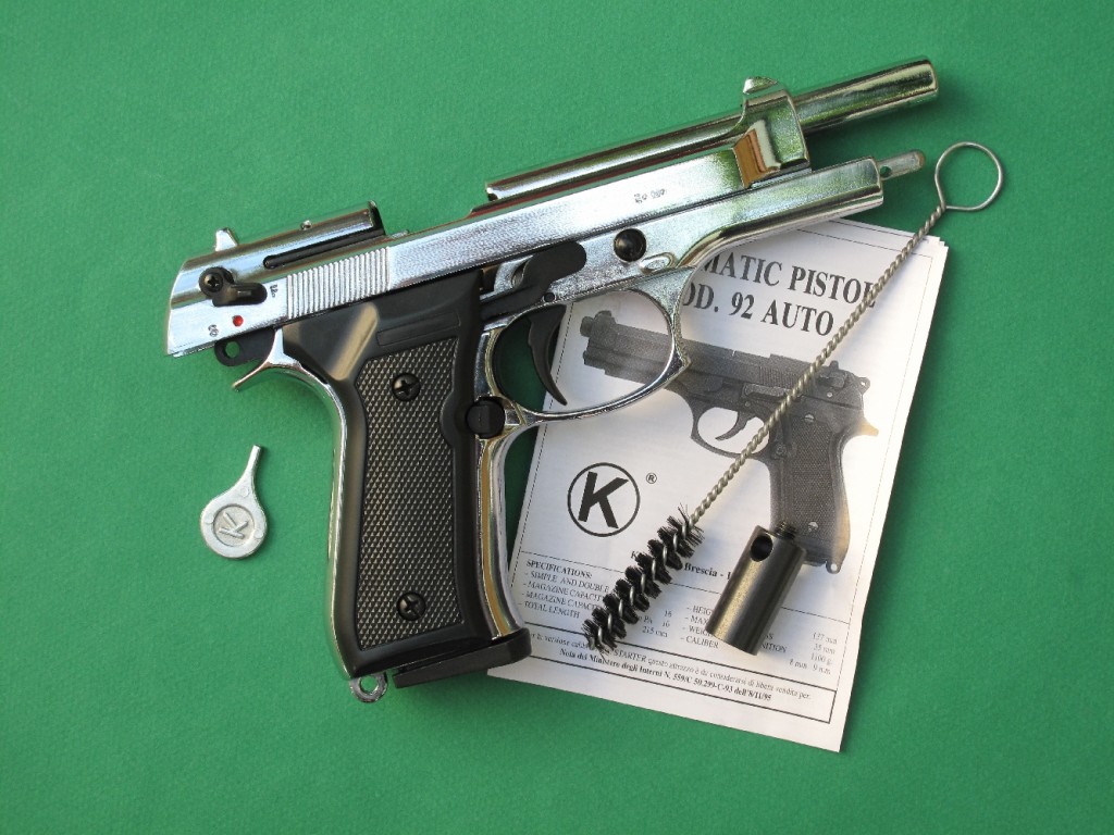 Le pistolet d'alarme Kimar modèle 92 est une copie du Beretta 92 qui permet, grâce à son chargeur de 11 coups, le tir des cartouches de calibre 9 mm PAK à blanc, des cartouches Flash, des cartouches lacrymogènes (à gaz CS ou OC), des étoiles lumineuses de 15 mm (grâce à l'embout lance-fusée fourni avec l'arme).